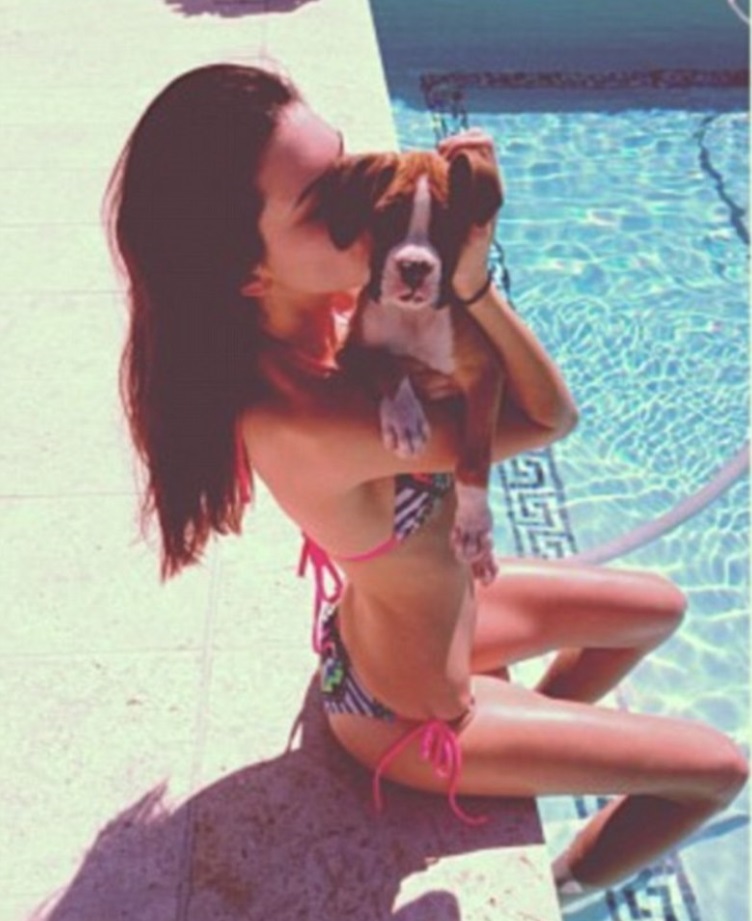 Hot Female Celebs With Their Pets_Kendall Jenner 2