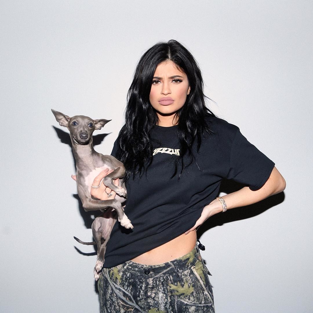Hot Female Celebs With Their Pets_Kylie Jenner 1