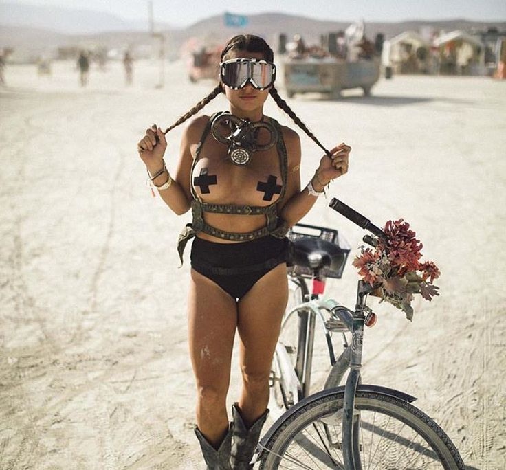 The Hottest Burning Man Babes_2