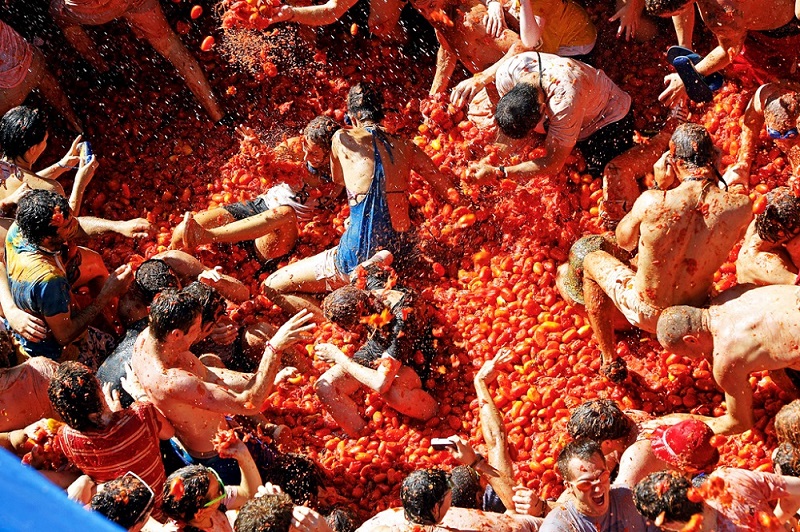 weirdest festivals_tomatina