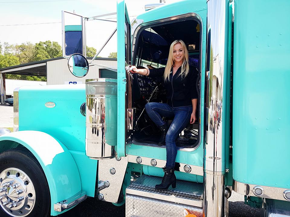 Angelica Larsson's passion | This truck driver will steal your heart | Top Banger